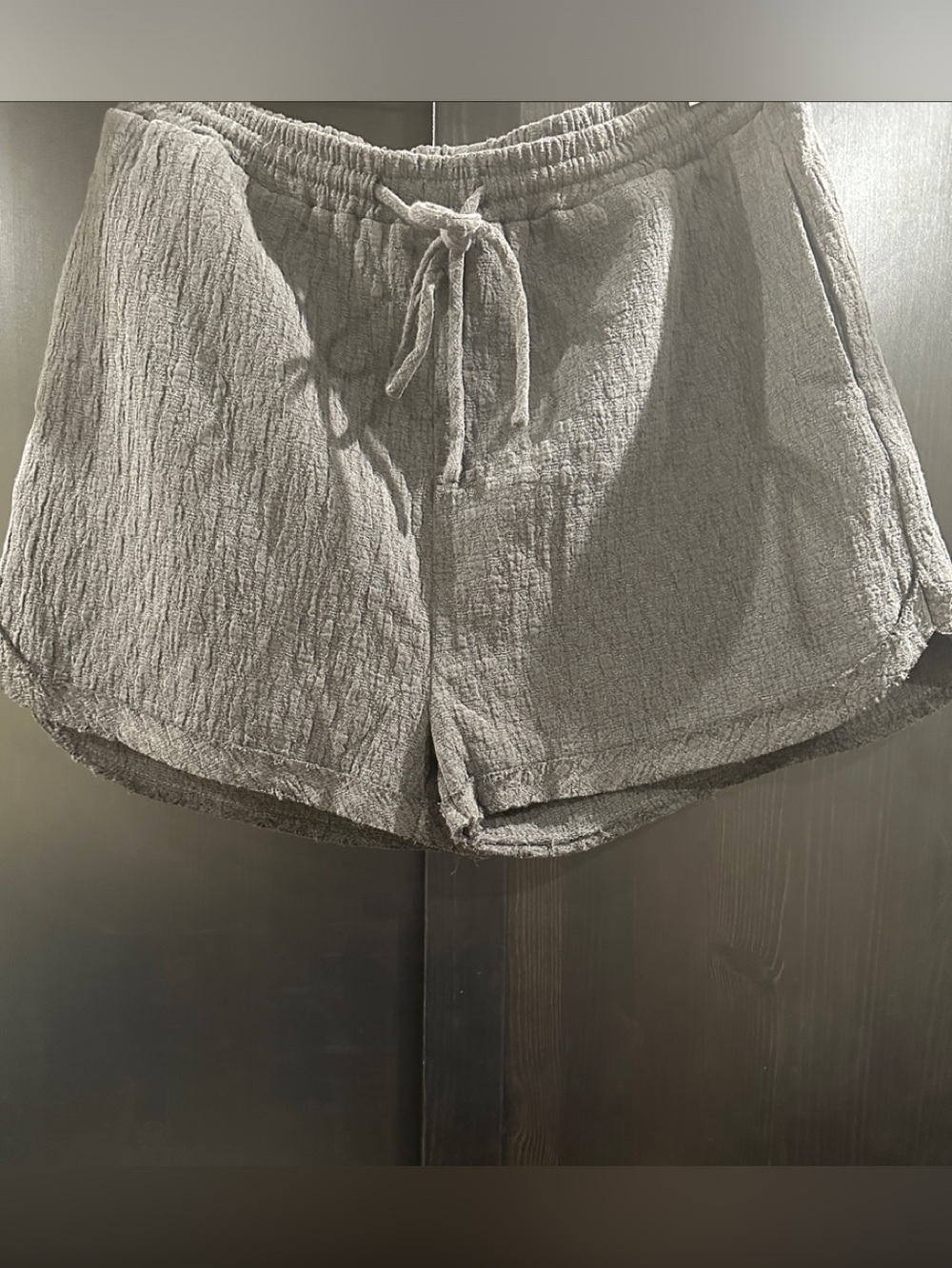 Grade & Gather Women’s Gray Drawstring Shorts 
70% cotton 30% Linen